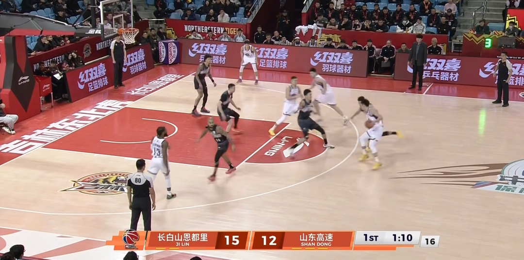 华体会官方入口-半场战报|手感冰冷！山东30：37落后吉林，无一人得分上双
